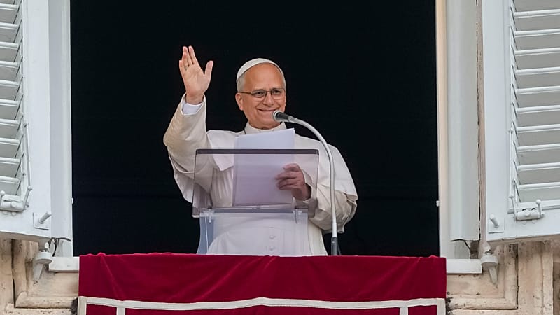 Video thumbnail for Pope Leo XIV thanks faithful for prayers at first appearance since surgery