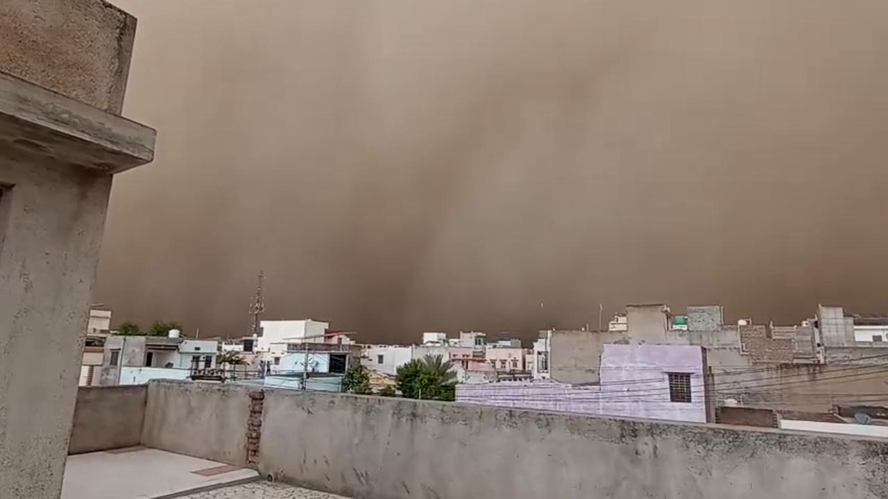 Video thumbnail for India: Massive Dust Storm Hits Rajasthan, Bringing Traffic to a Standstill.