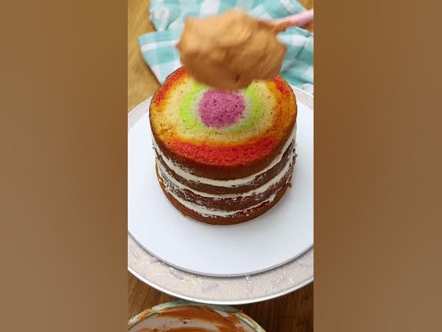 Video thumbnail for Rainbow Graffiti Cake #cakedecorating #cake #graffiti #rainbow #rainbowcake #buttercreamcake
