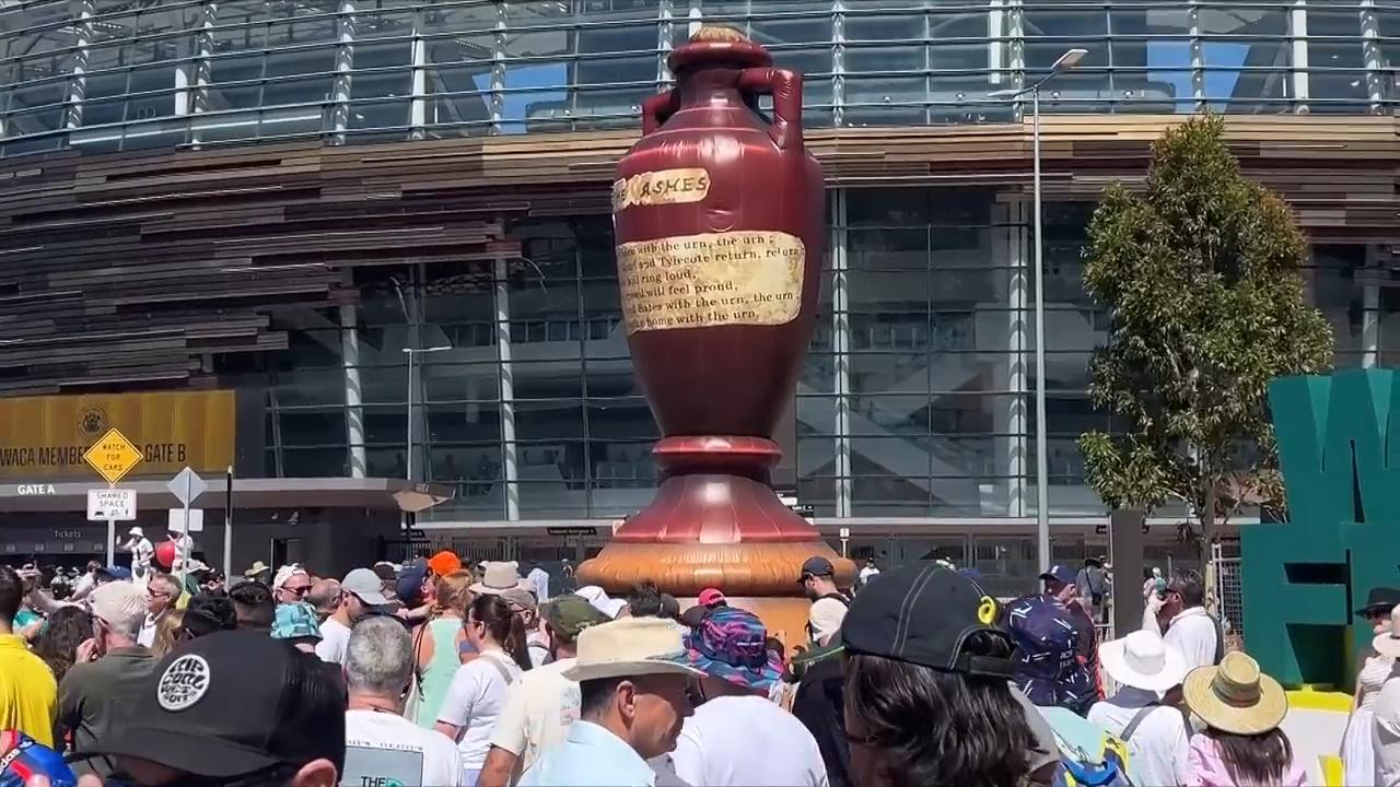 Video thumbnail for Peak excitement in Perth as Ashes gets underway