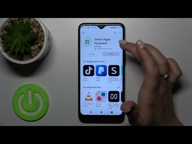 Video thumbnail for How to Install iPhone Keyboard on TCL 205 – Green Apple Keyboard
