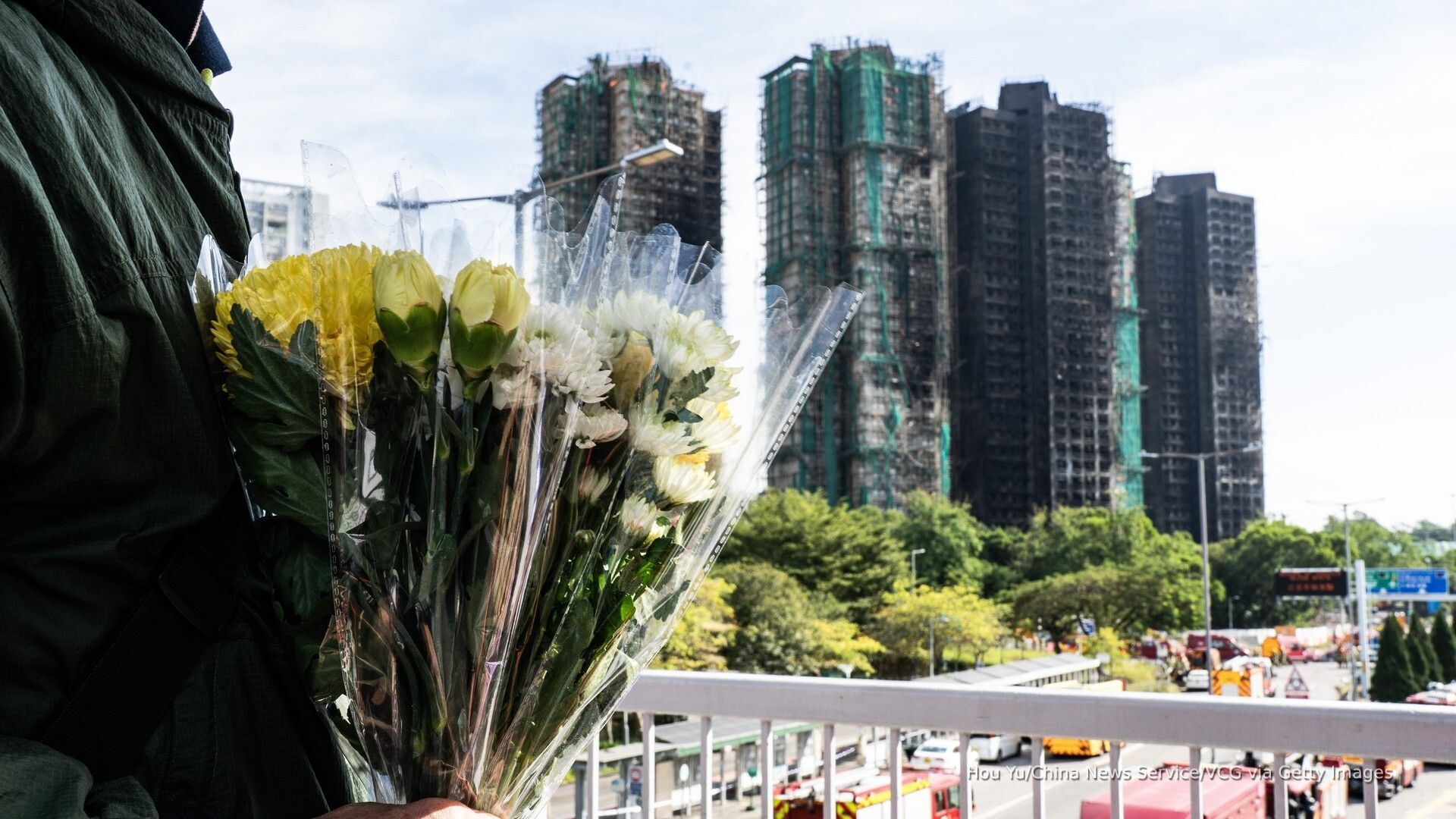 Video thumbnail for Death toll rises to 128 in Hong Kong high-rise fire as 200 remain missing