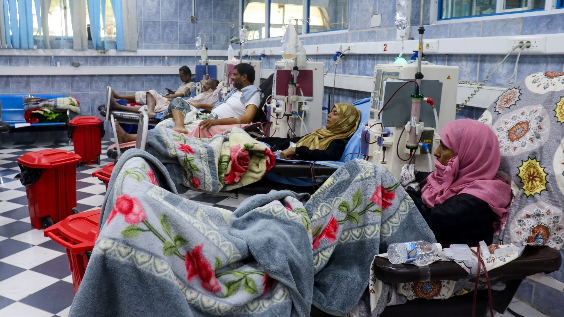 Video thumbnail for Yemen's dialysis patients at risk as Taiz centre fuel runs dry