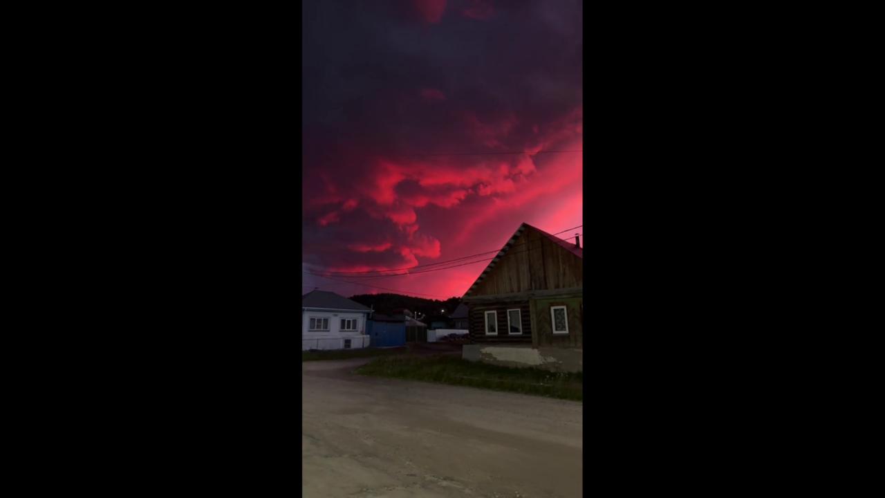 Video thumbnail for Russia: Dramatic Red Sky Over Syrostan.