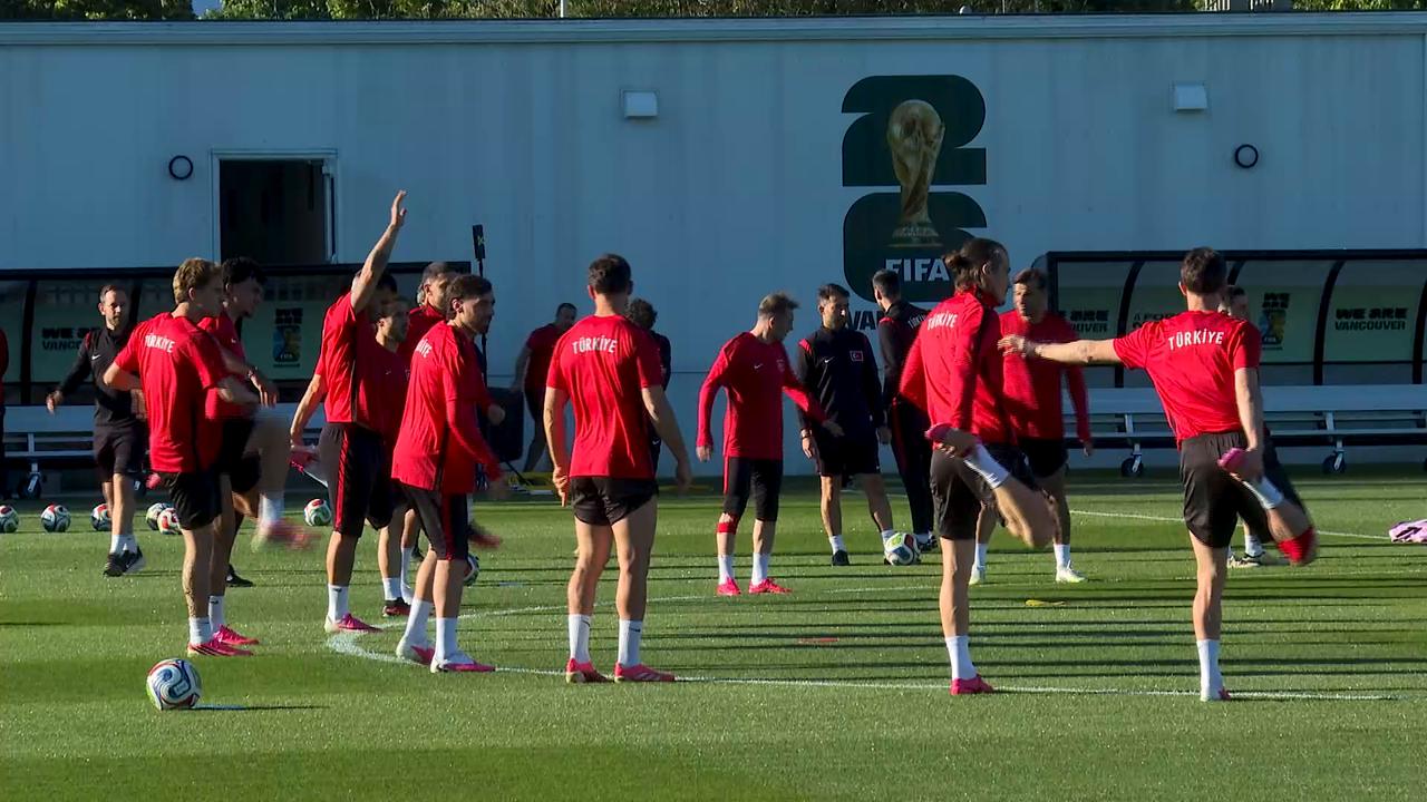 Video thumbnail for Canada: Türkiye holds first training session in Vancouver ahead of World Cup opener against Australia (2).