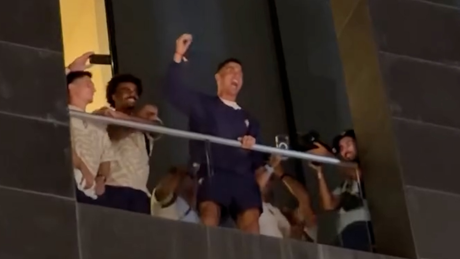 Video thumbnail for Hundreds of fans cheer Portugal’s win at star team’s residence in Toronto