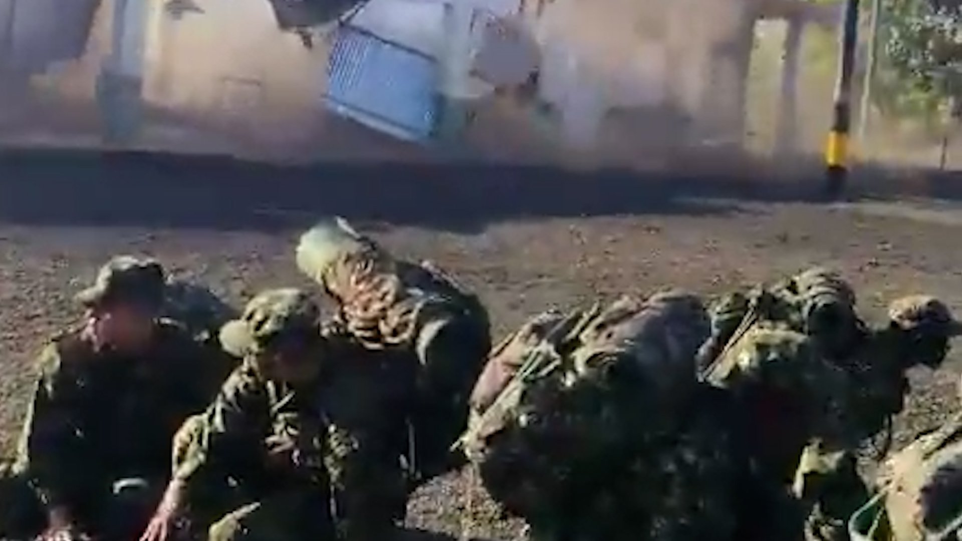 Video thumbnail for Soldiers take cover as Colombia quake flattens military barracks