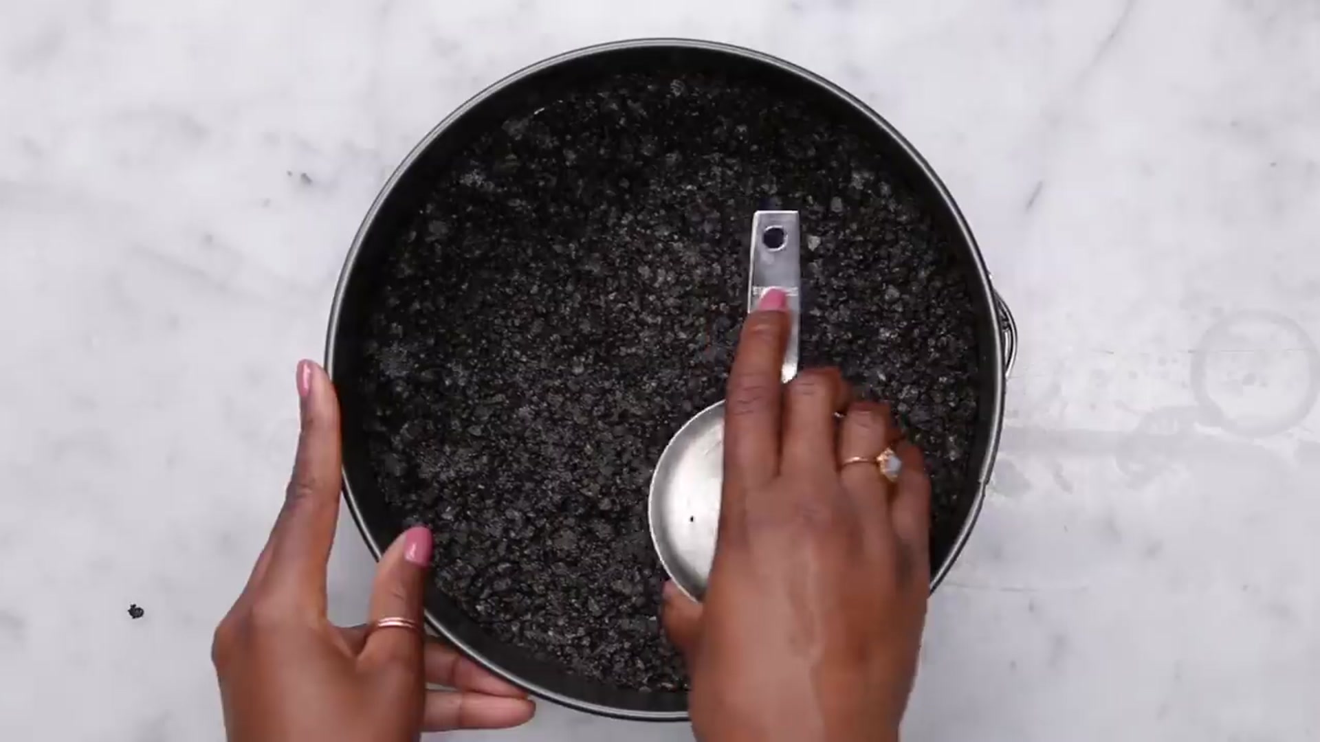 Video thumbnail for How To Make Ripple Chocolate Cheesecake With Kiano • Tasty(720P_HD)