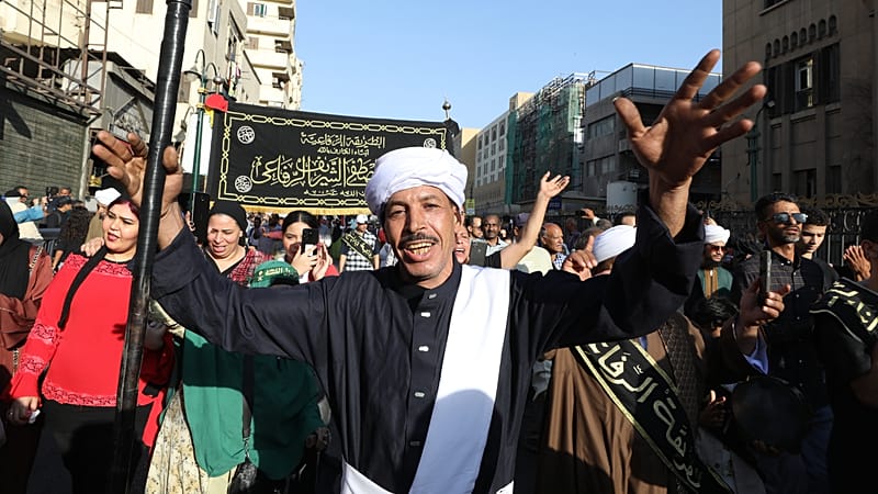 Video thumbnail for Egypt: Sufi muslims celebrate Mawlid al-Nabawi in Cairo