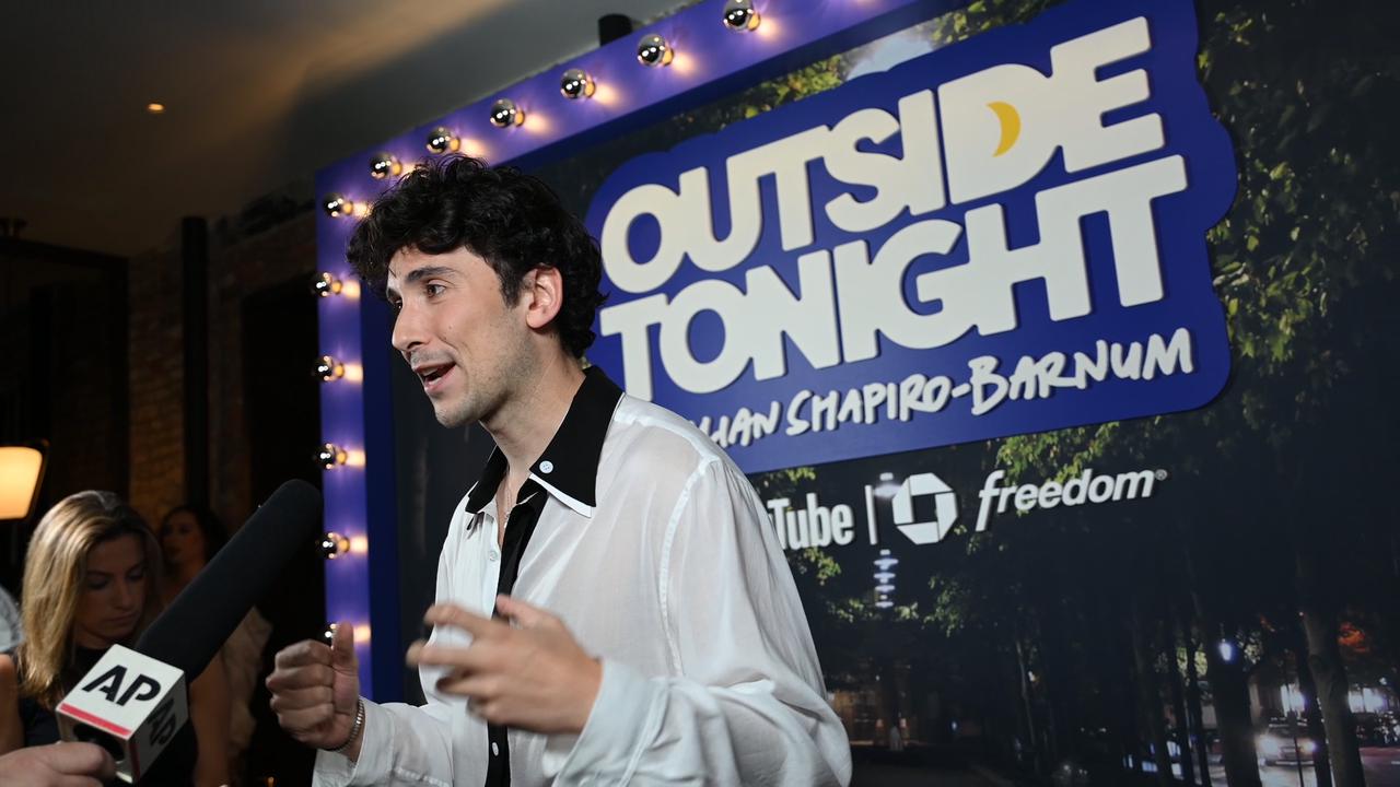 Video thumbnail for NY: Outside Tonight with Julian Shapiro-Barnum Premiere - Arrivals 2.