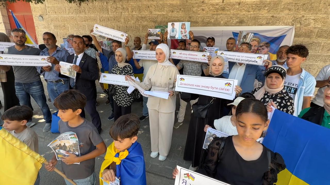 Video thumbnail for Ukrainian Families Demand Gaza Safe Corridor 16.