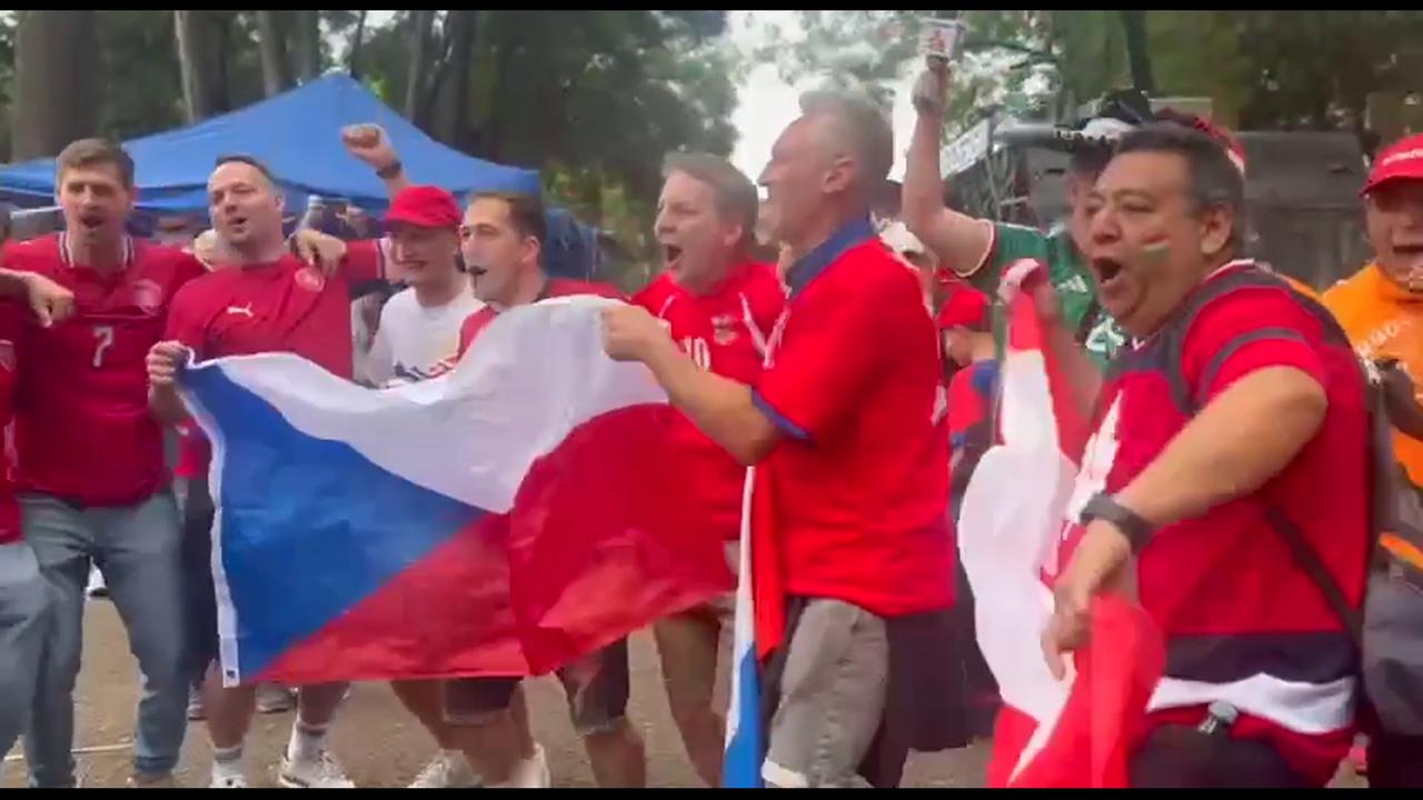 Video thumbnail for Mexico: Mexico Czechia Fans Share Friendship 2.