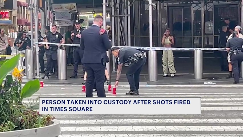 Video thumbnail for Gunfire reported after Knicks championship parade in Times Square