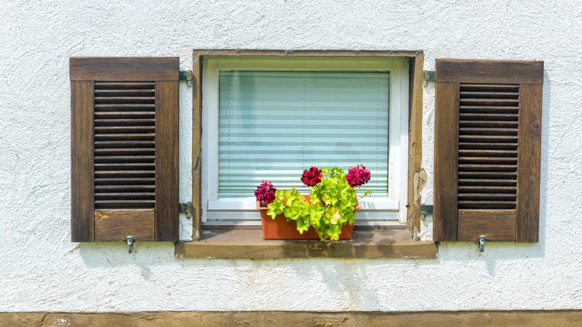 Video thumbnail for Can You Use a Window Air Conditioner in a Basement? (Best Alternatives Explained)