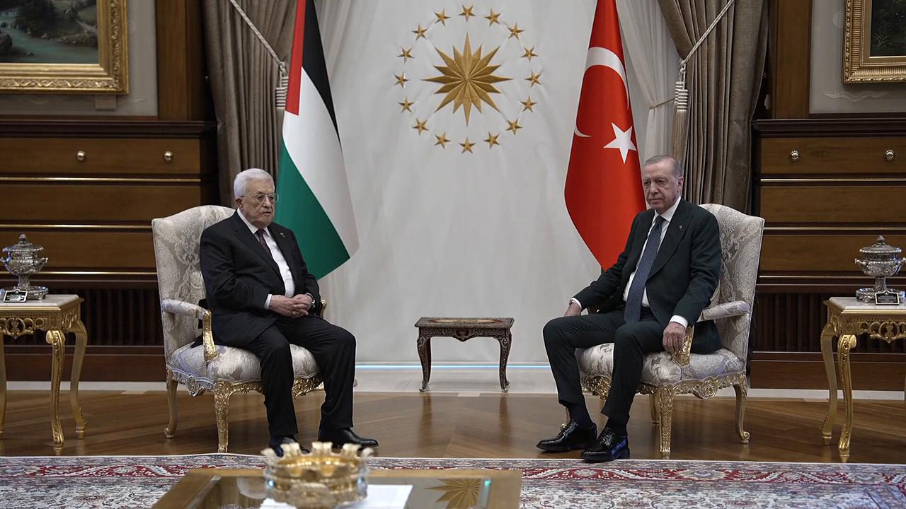 Video thumbnail for Türkiye: Turkish president receives Palestinian counterpart in Ankara (2).