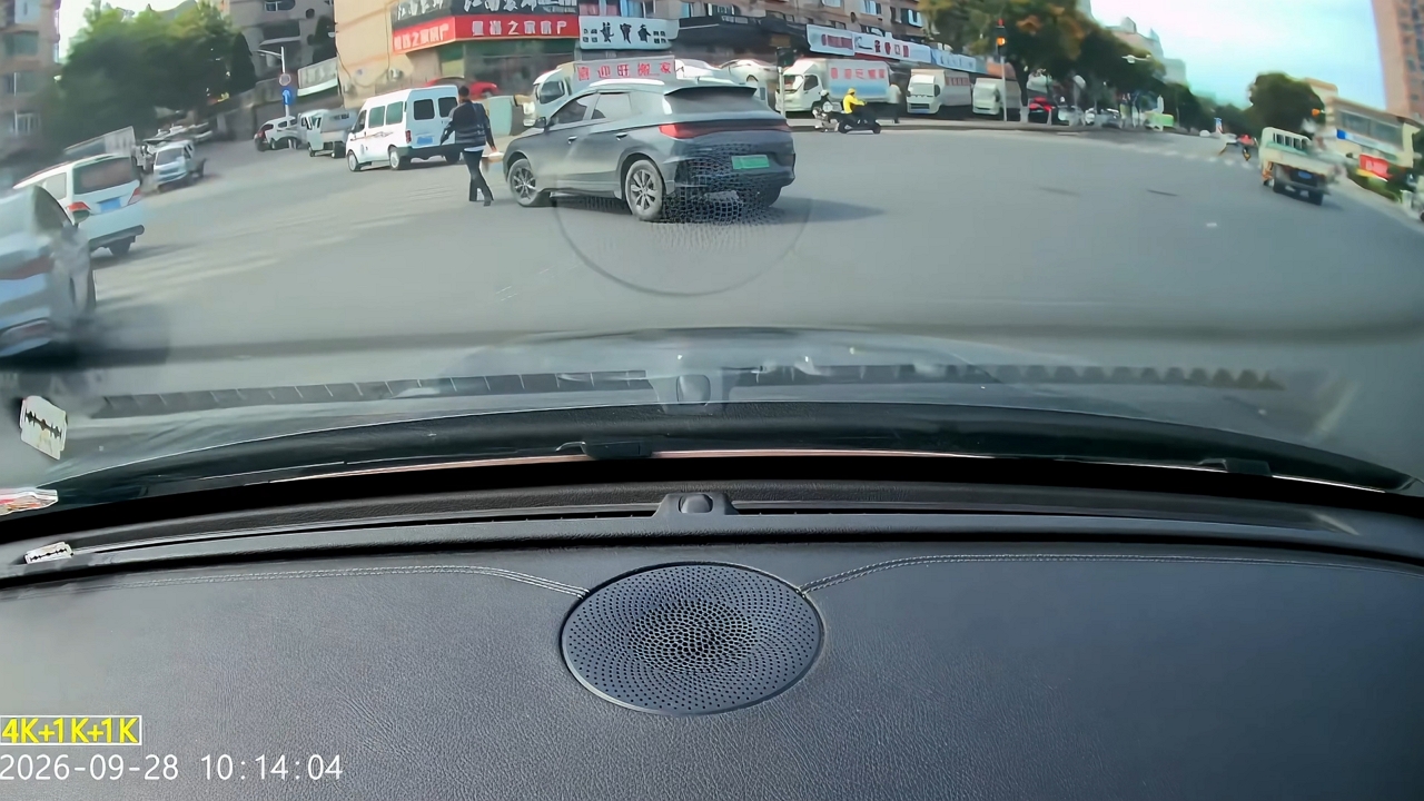 Video thumbnail for Car Hits Pedestrian While Turning at Liaoning Intersection