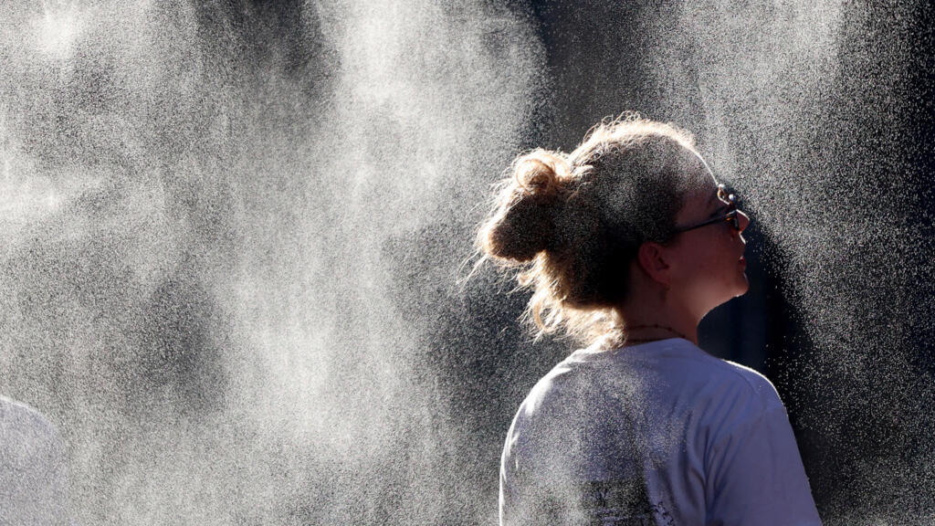 Video thumbnail for France faces historically hot temperatures as heatwave carries on