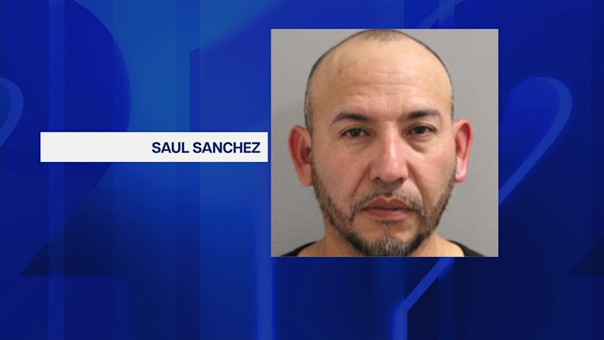 Video thumbnail for Police: Farmingdale man threatens woman with boxcutter, chases her son with machete, robs random teen