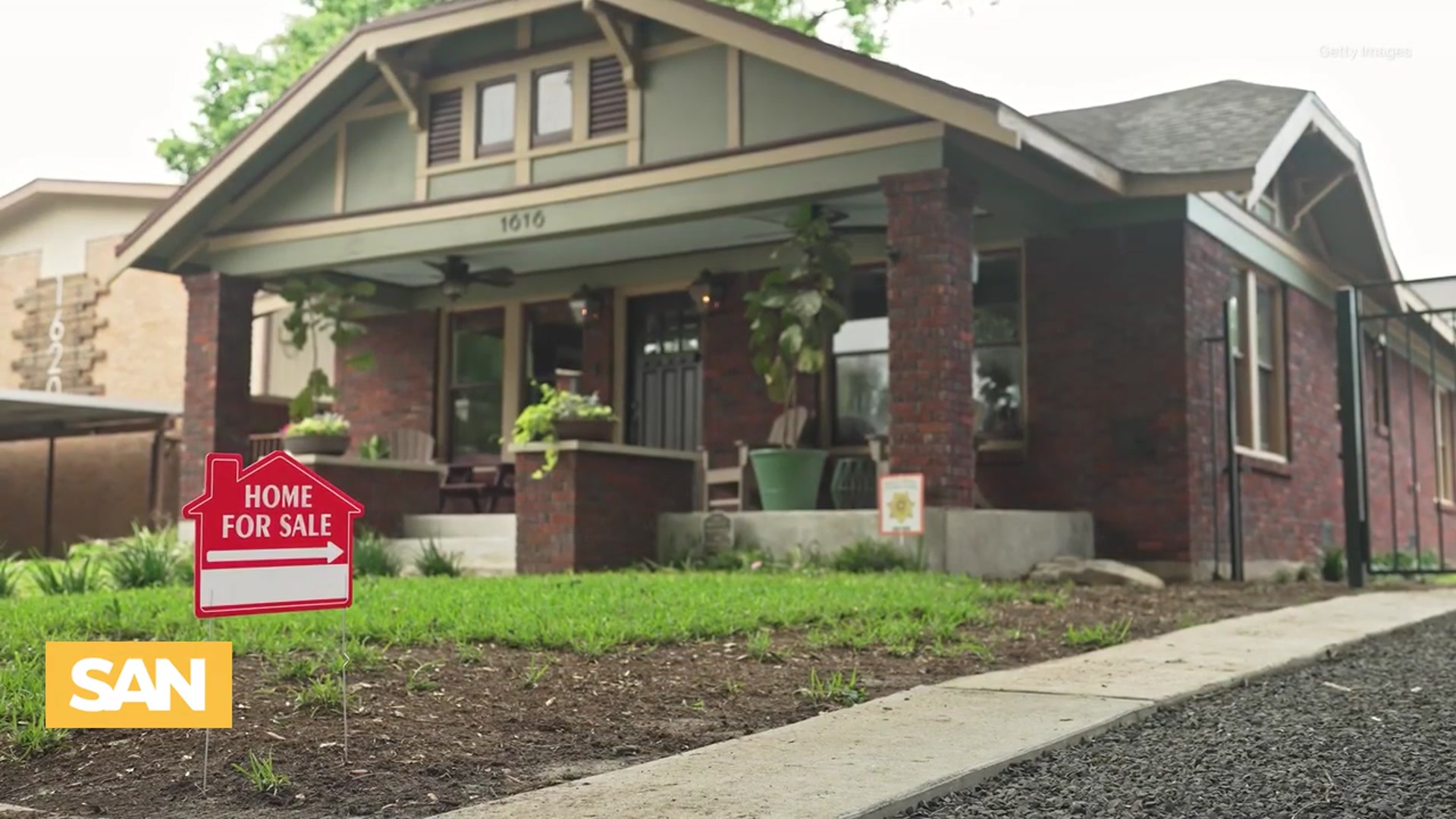 'Video thumbnail for Delistings surge as homeowners refuse to drop asking prices: Report'