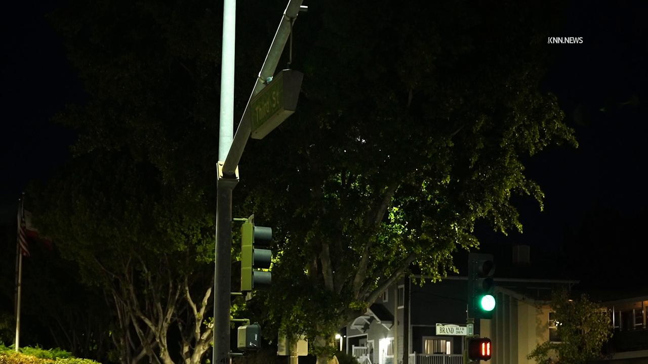 Video thumbnail for US, Los Angeles: San Fernando Santa Ana Winds Impact San Fernando Overnight.