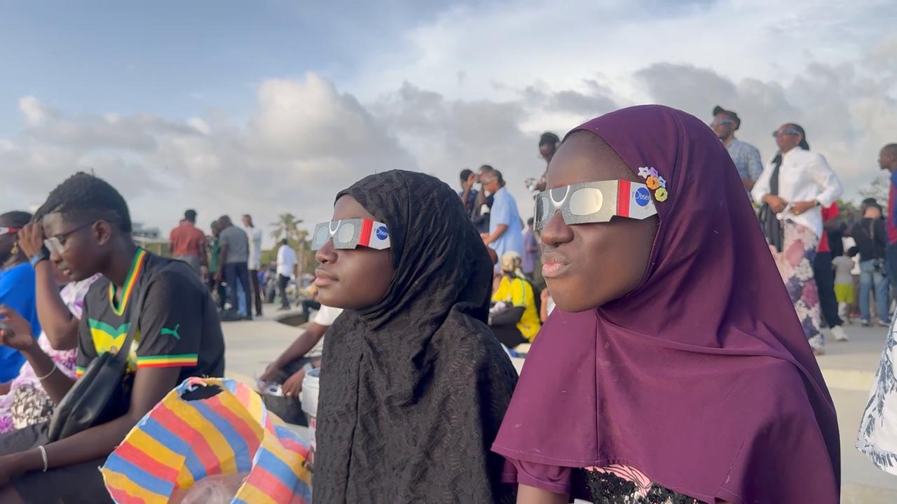 Video thumbnail for Senegal: Senegalese people turn their eyes to sky for partial solar eclipse.