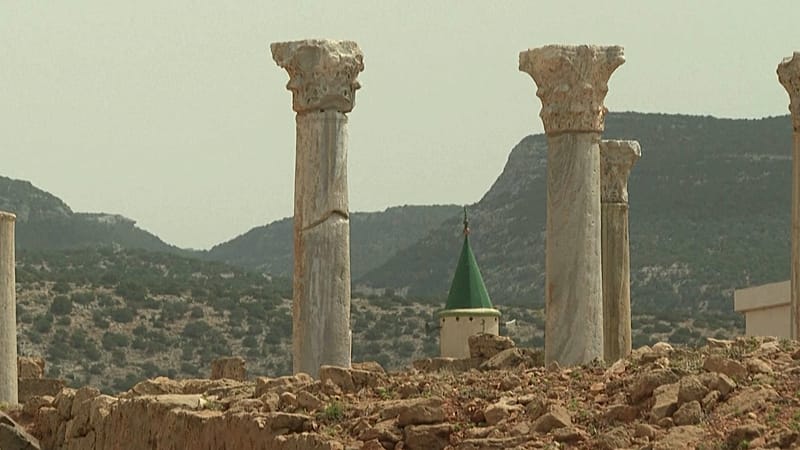 Video thumbnail for Libyan archaeologists battle to save ancient Greek ruins in east of country