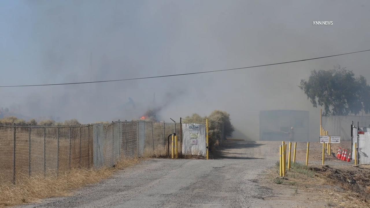Video thumbnail for US, Bakersfield: Bakersfield 2nd Alarm Vegetation Fire Engulfs Multiple Structures.