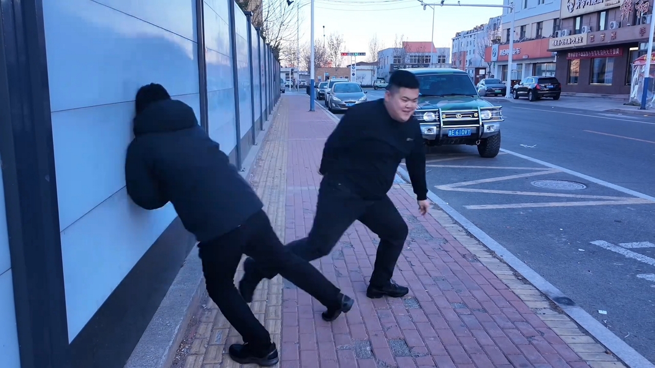 Video thumbnail for Hilarious Wall Trick Leaves Friend Stumbling in China