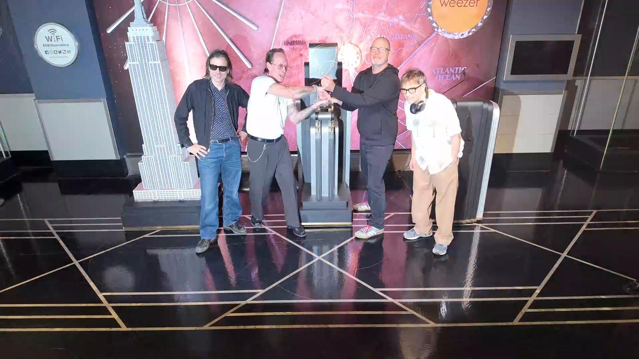 Video thumbnail for NY: Weezer Visit the Empire State Building 6.
