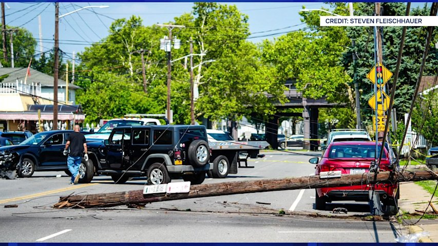Video thumbnail for Car crash downs utility pole in Hicksville