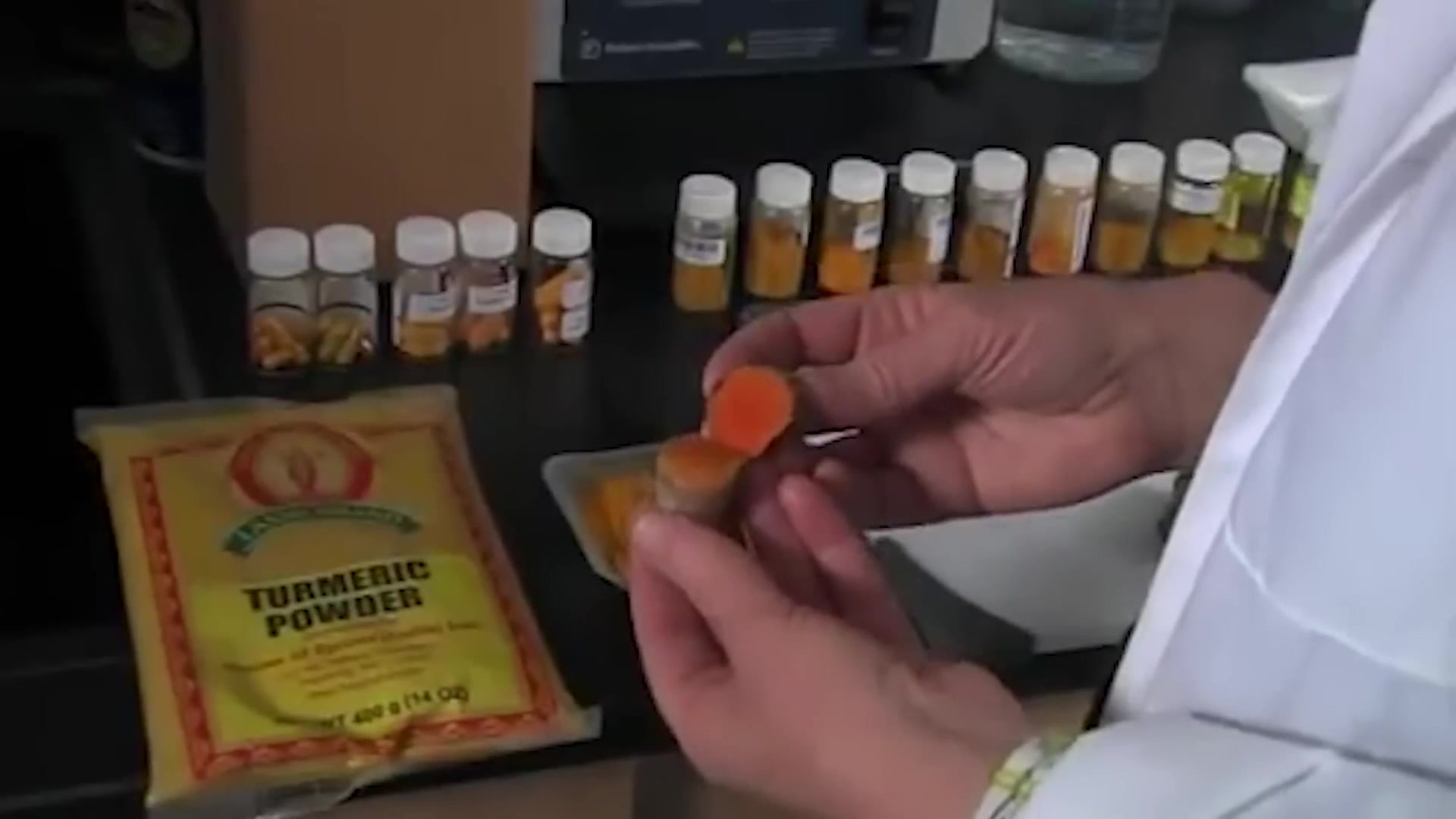 Video thumbnail for What's The Real Difference Between Turmeric And Curcumin?