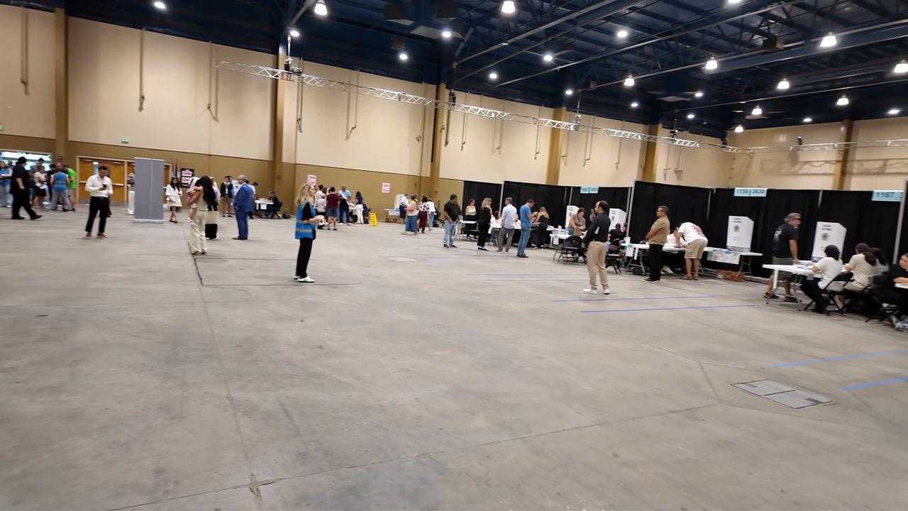 Video thumbnail for US: Brazilian citizens residing in central and northern Florida turn out to vote in the 2026 Brazilian.