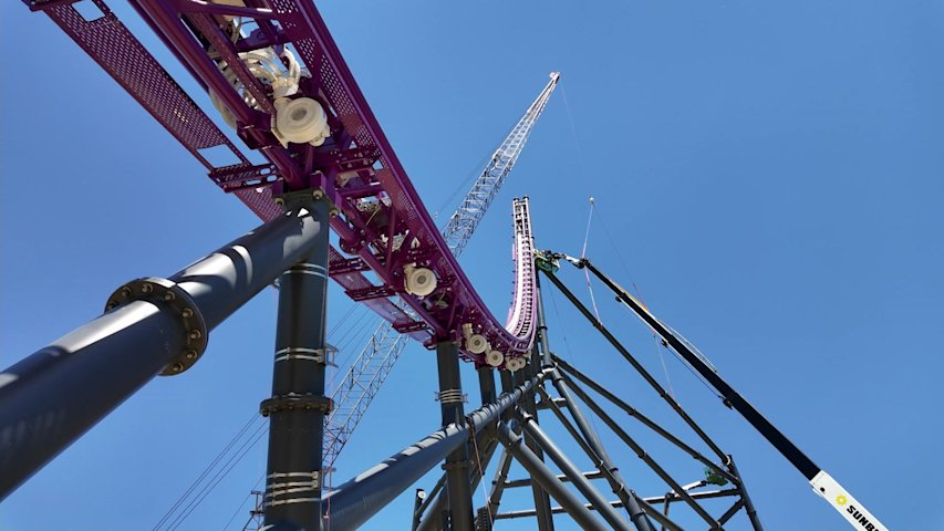 Video thumbnail for Six Flags’ ‘Project Purple’ King-Da-Ka replacement continues construction as massive crane arrives
