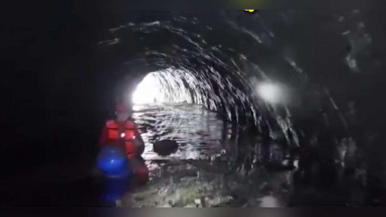 Video thumbnail for Nepal: Rescuers Push 200 Meters Into Buried Nepal Tunnel In Search For Missing Workers.