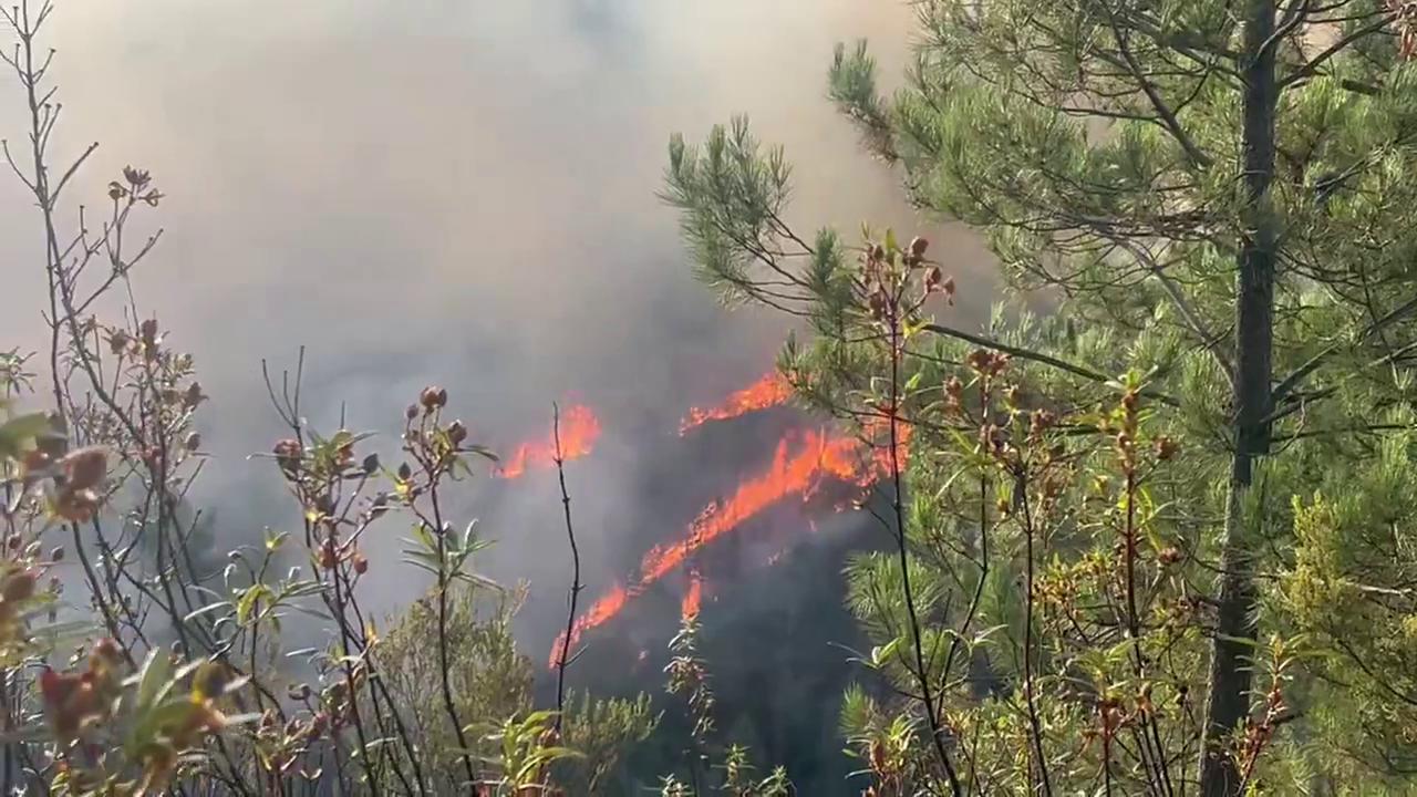 Video thumbnail for Spain: Wildfire Breaks Out in Almonaster la Real, Huelva, Prompting Evacuation.