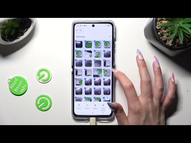 Video thumbnail for How to Select and Delete Multiple Photos At Once In the Gallery of Motorola Razr 40 Ultra