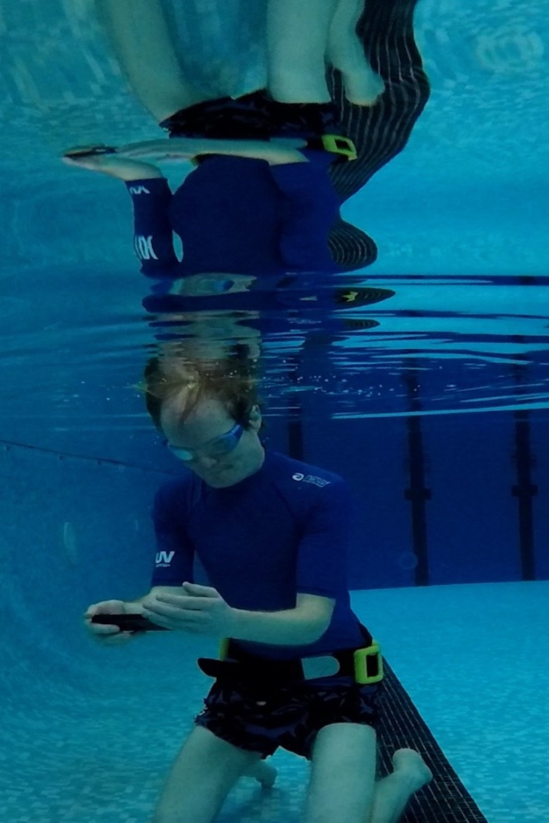 Video thumbnail for Most decimal digits memorized underwater - 87 by Christian Schäfer