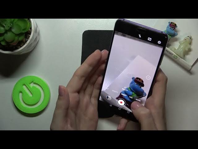 Video thumbnail for How to Turn On/Turn Off Camera Leveler on HUAWEI P20 Pro