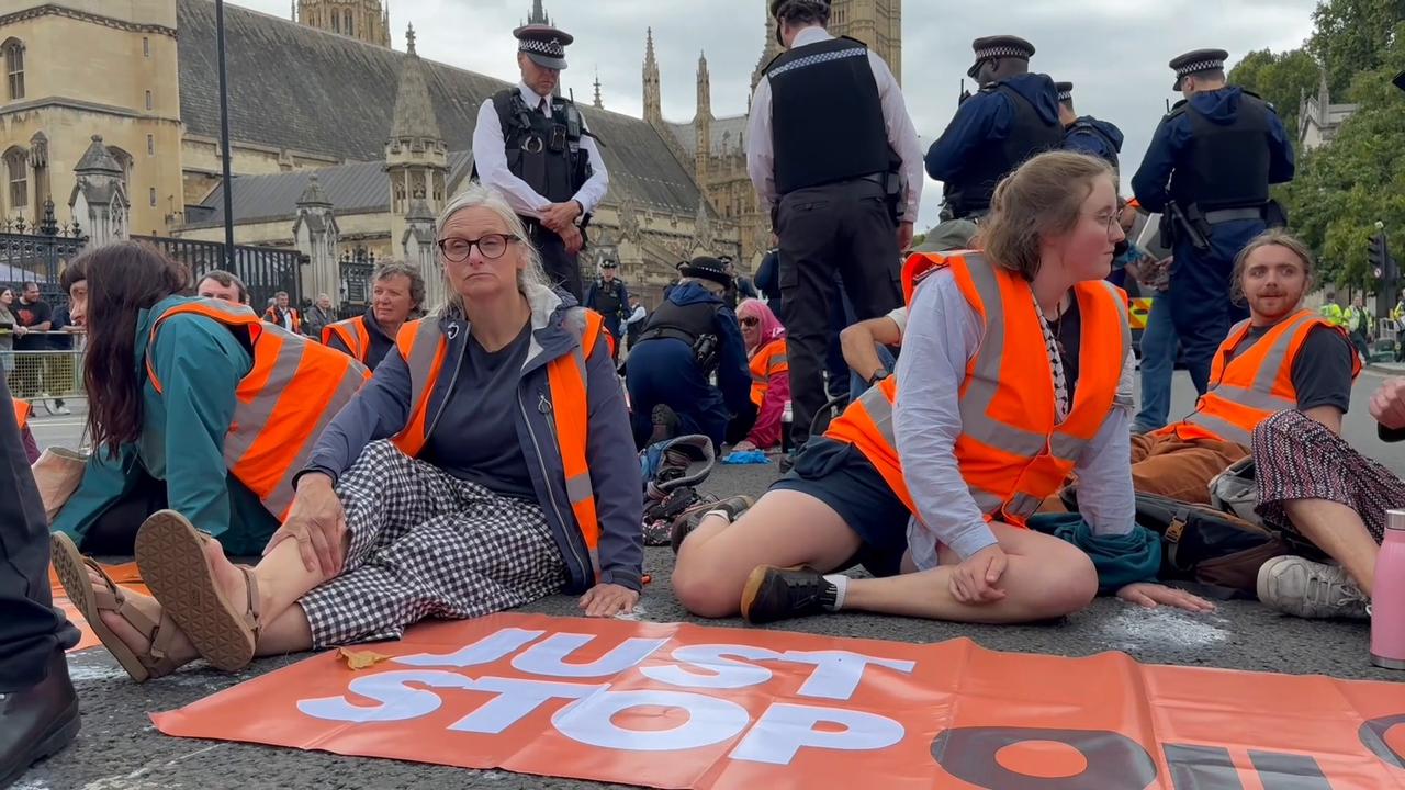 Video thumbnail for UK: Just Stop Oil returns to streets with protest outside UK Parliament.