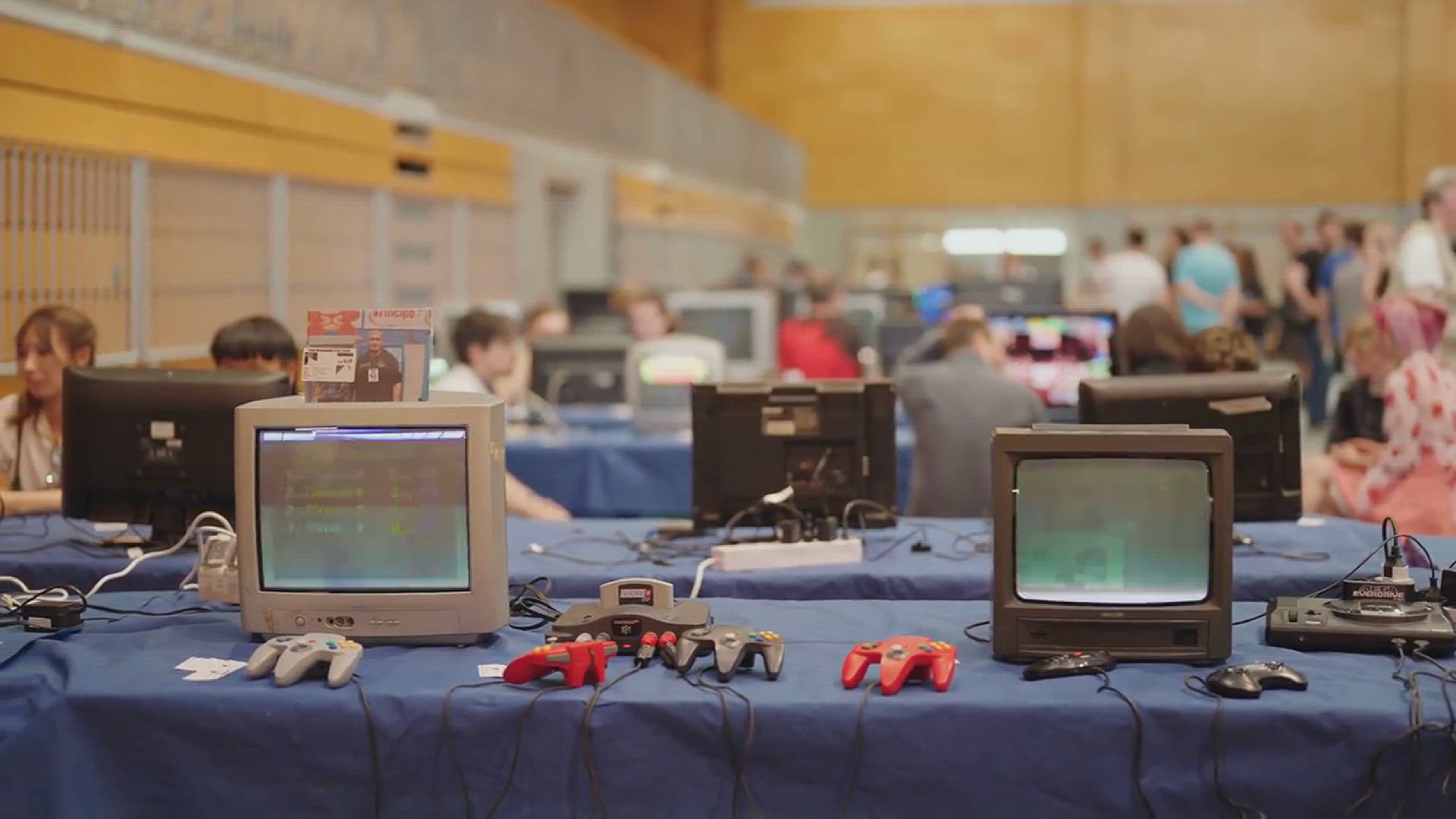 Video thumbnail for Melrose Place Cast Dish on Which Castmember Has the Highest Shirtless Count and Who Kissed Whose Toes (Exclusive)