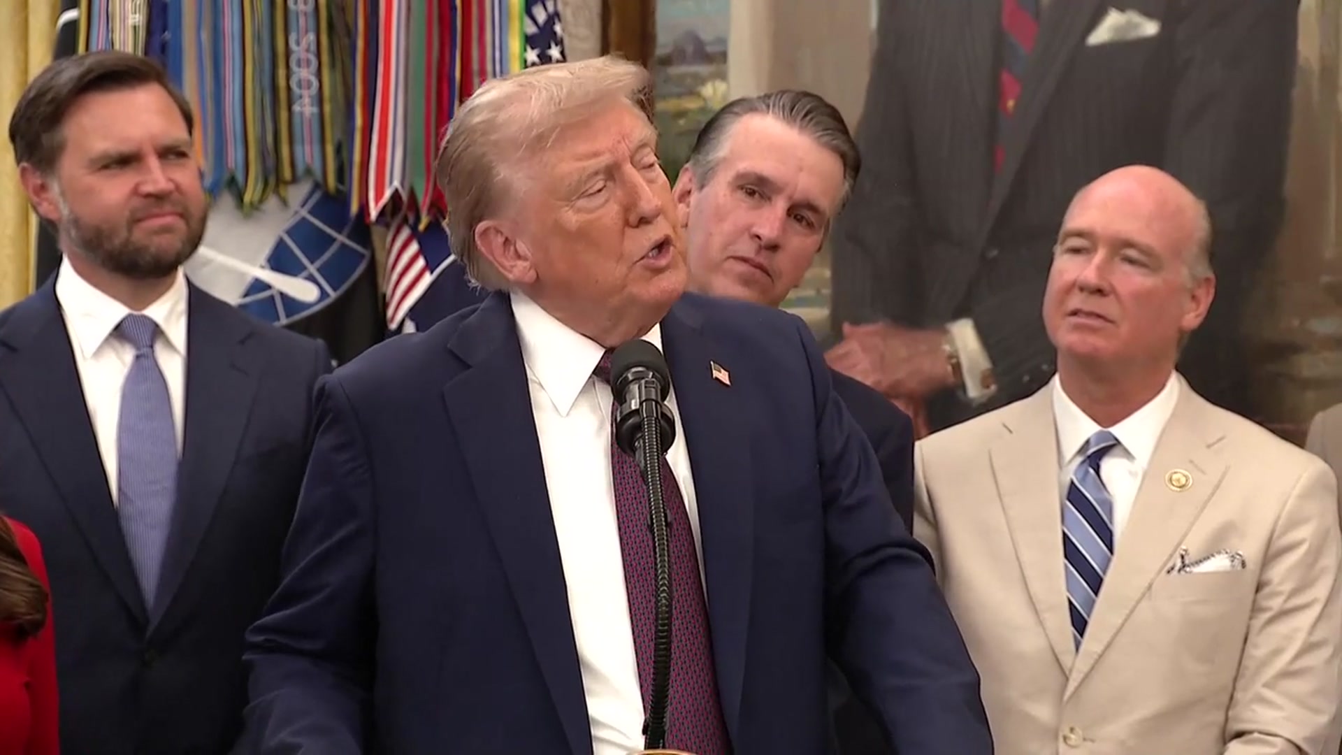 'Video thumbnail for WATCH: Donald Trump breaks silence on health concerns'