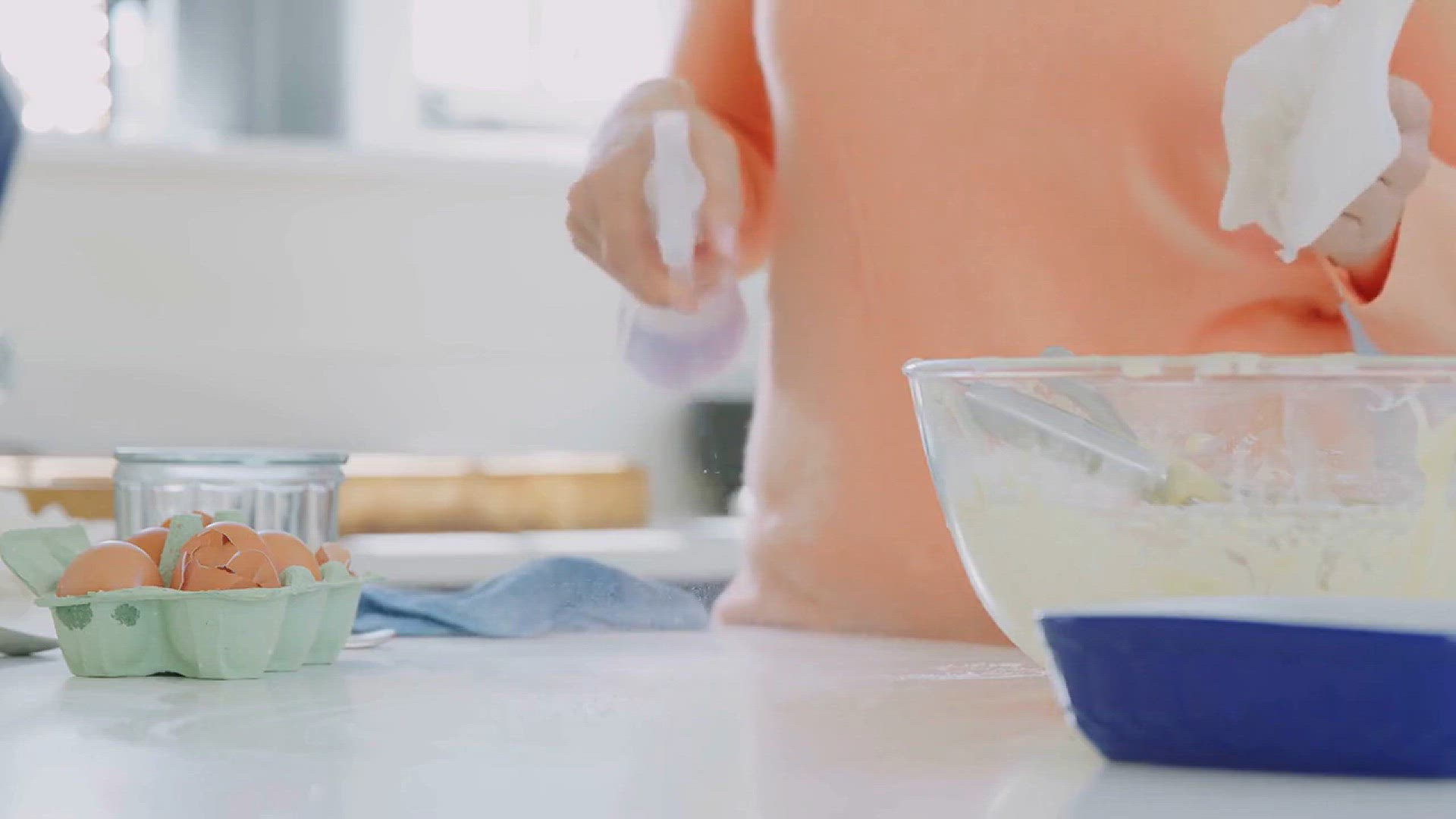 Video thumbnail for Removing Grease from Kitchen Surfaces