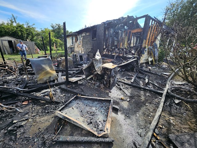 Video thumbnail for Explosion levels Pleasantville home, 4 people displaced