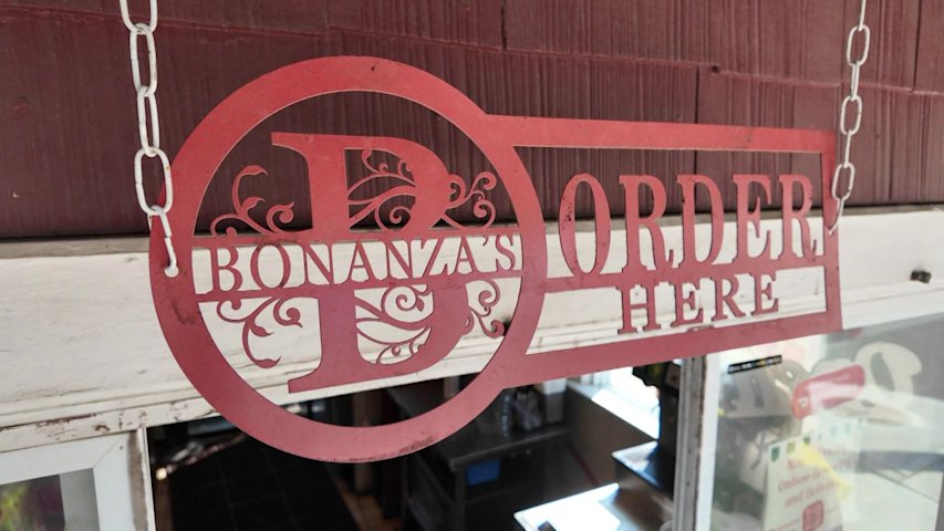Video thumbnail for Bonanza's serves up summertime nostalgia in Oyster Bay