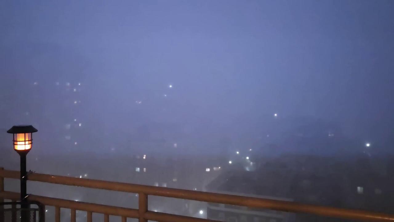 Video thumbnail for US: Severe Storms Slam Washington, D.C., Leave Thousands Without Power 4.