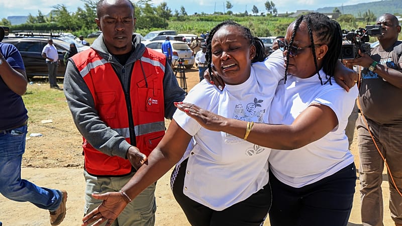 Video thumbnail for Parents of Kenya school fire victims await official identification
