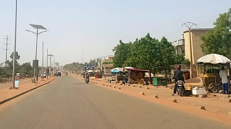 Video thumbnail for Calm returns to Niger's capital one day after failed army mutiny