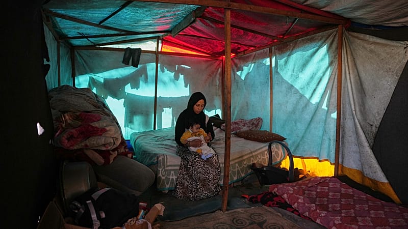 Video thumbnail for Displaced families in Gaza struggle against rain and cold in makeshift structures