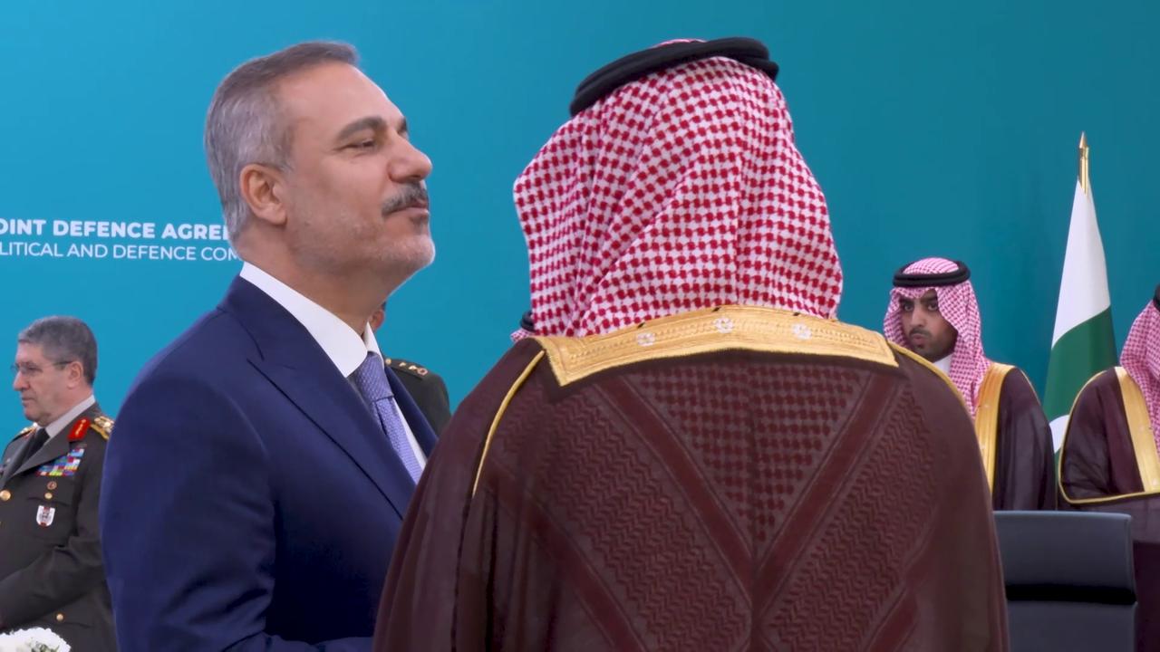 Video thumbnail for Türkiye: 1st committee meeting under Mecca Joint Defense Agreement begins in Istanbul (2).