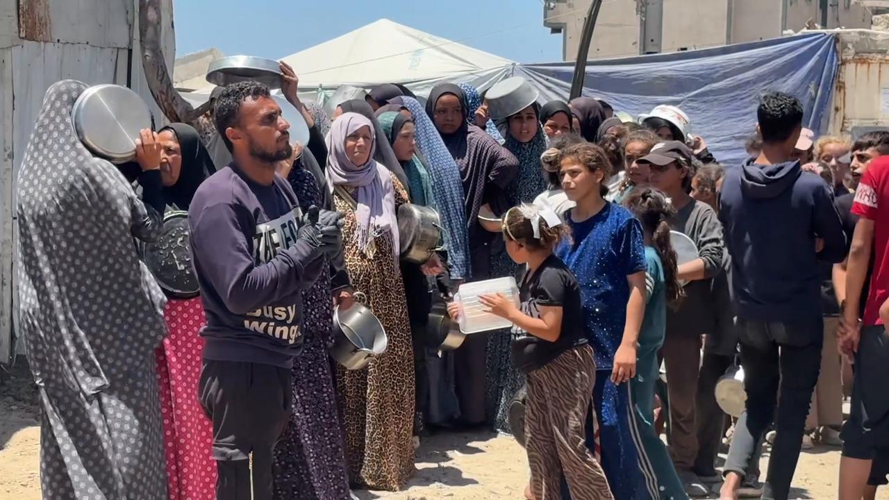 Video thumbnail for Gaza Families Receive Free Meals 24.